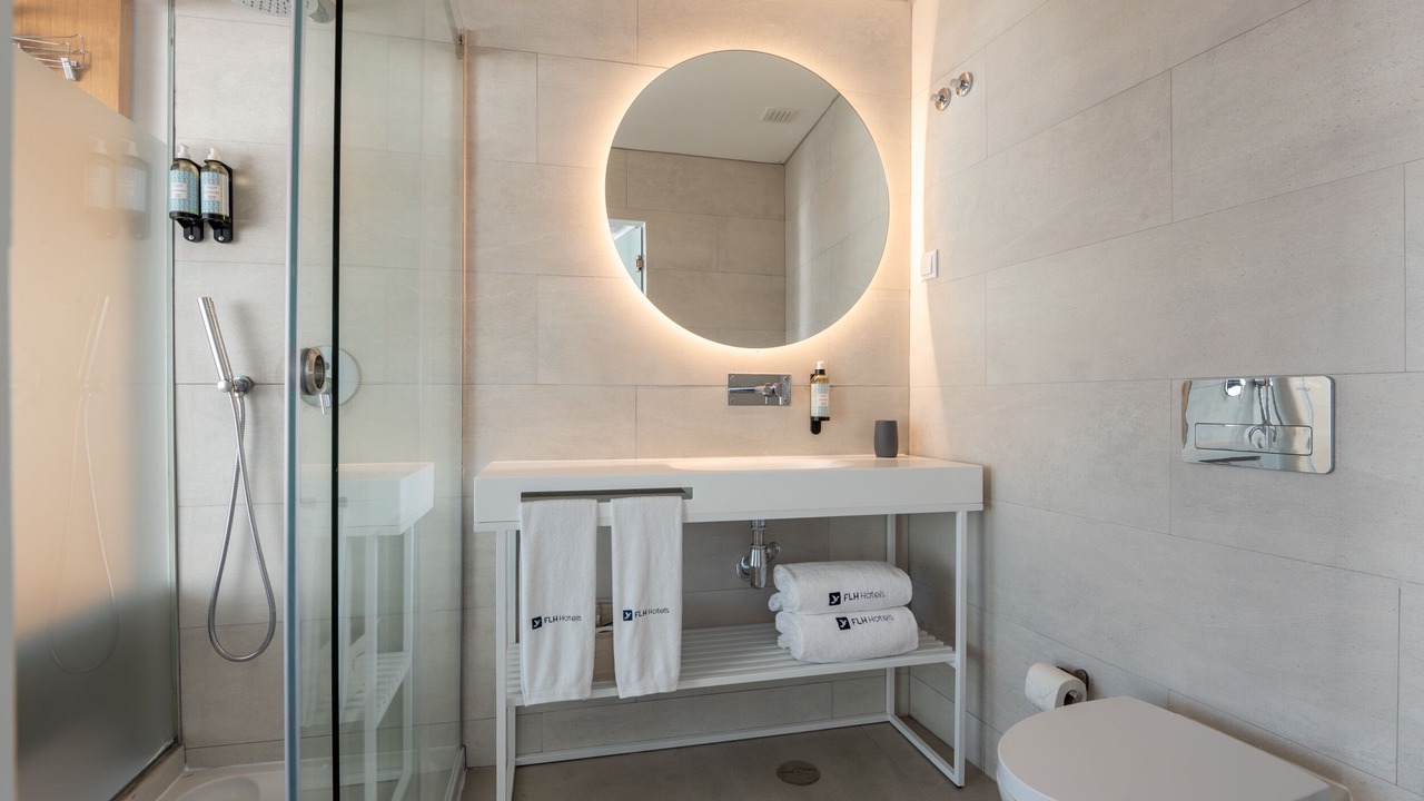 Photo of Bathroom in Ericeira
