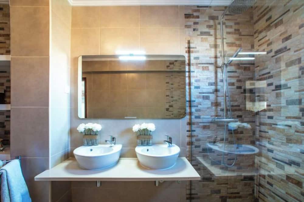 Photo of Bathroom in Parchal