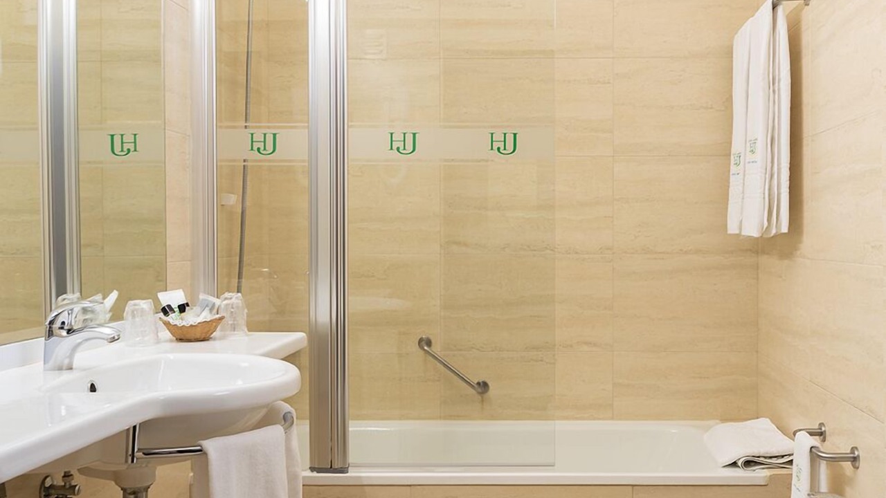 Photo of Bathroom in Gloria