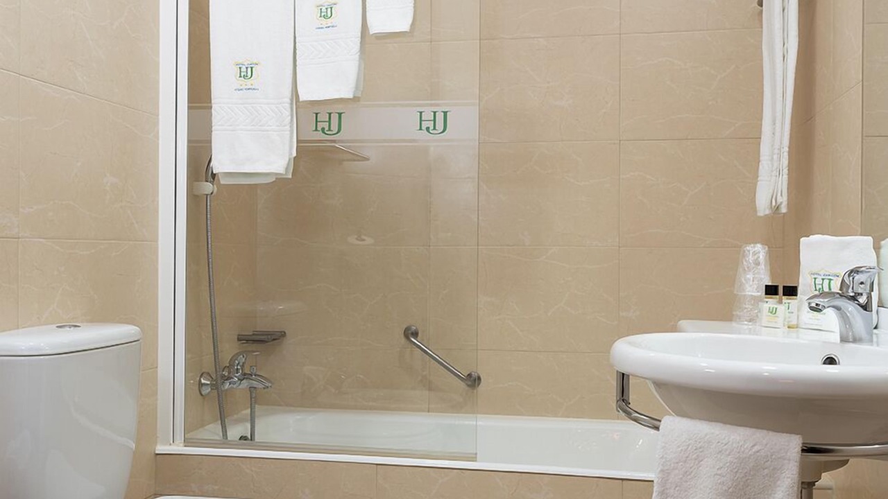 Photo of Bathroom in Gloria
