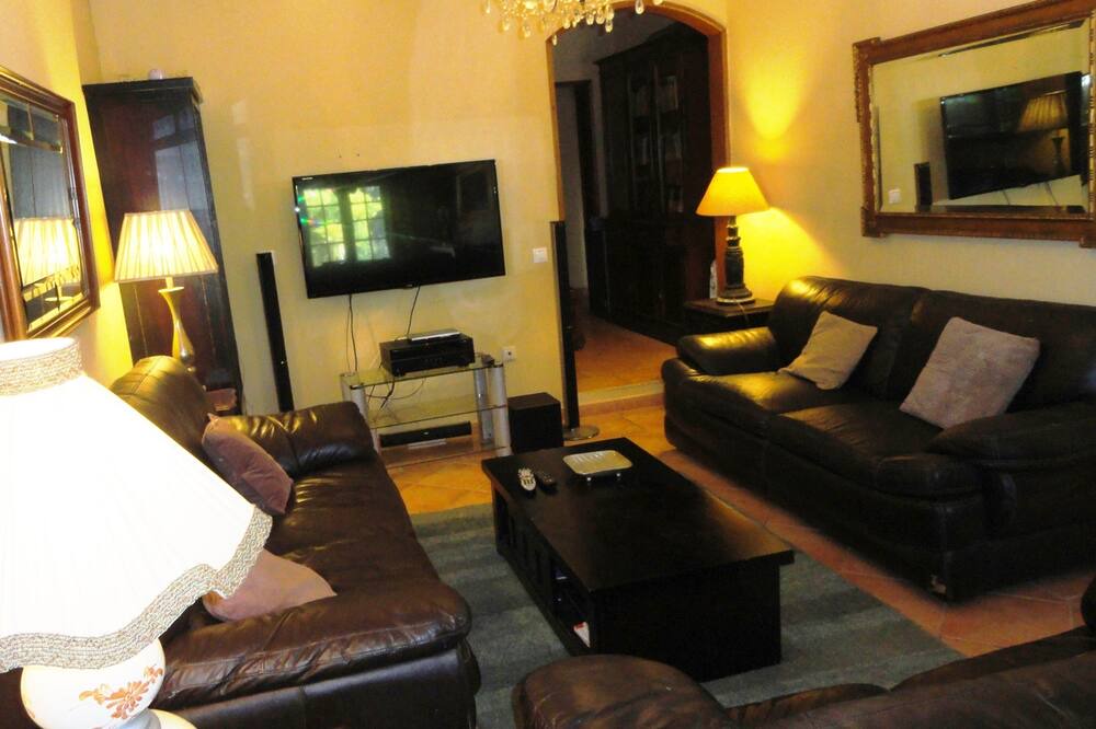 Photo of Livingroom in Colares
