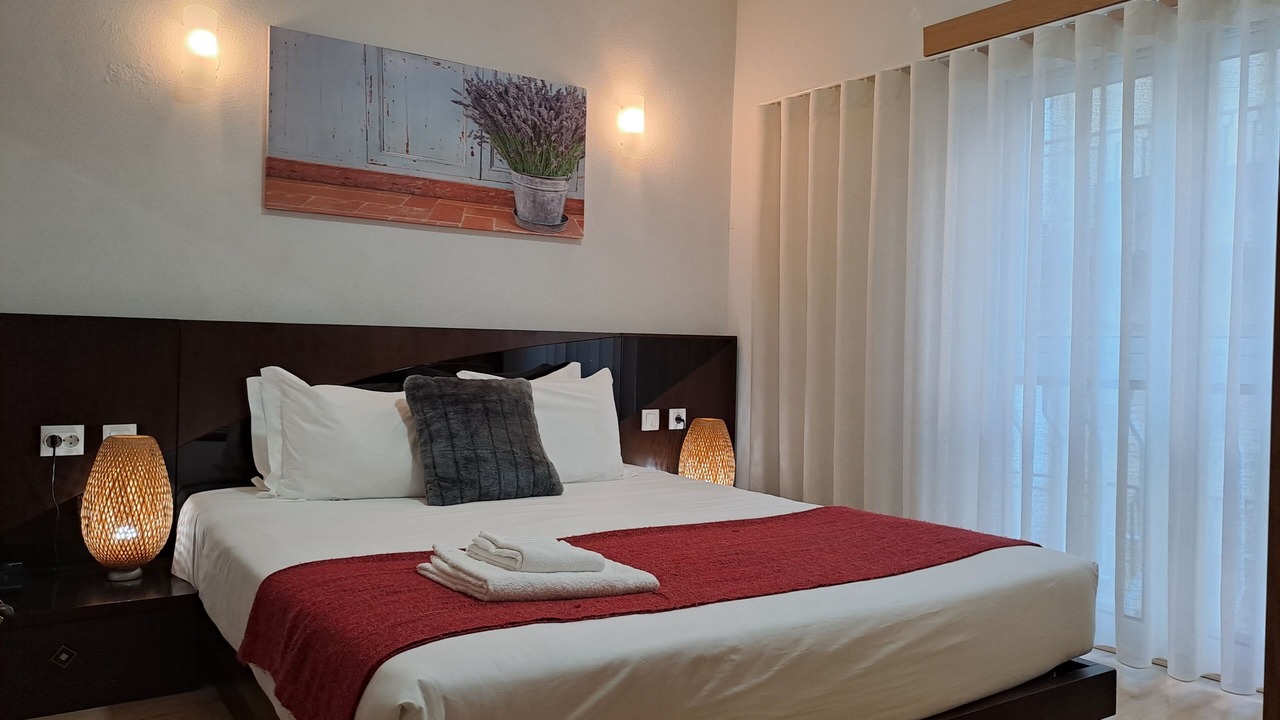 Photo of Bedroom in Serta