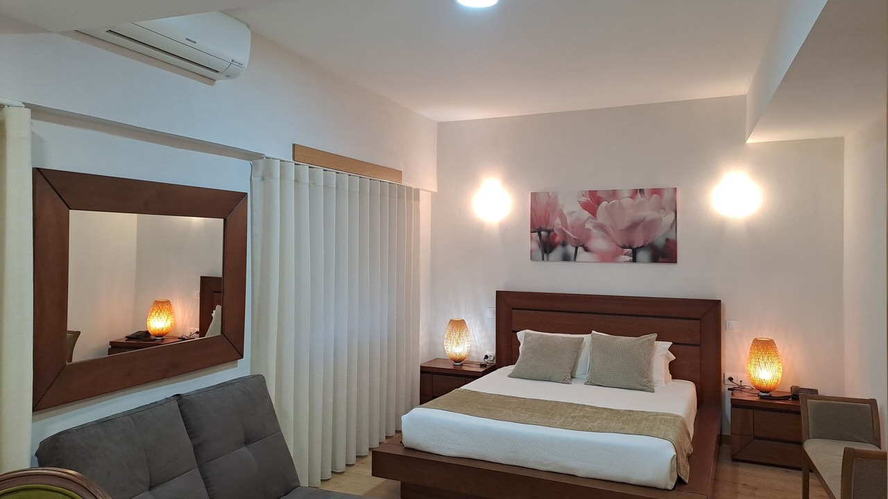 Photo of Bedroom in Serta