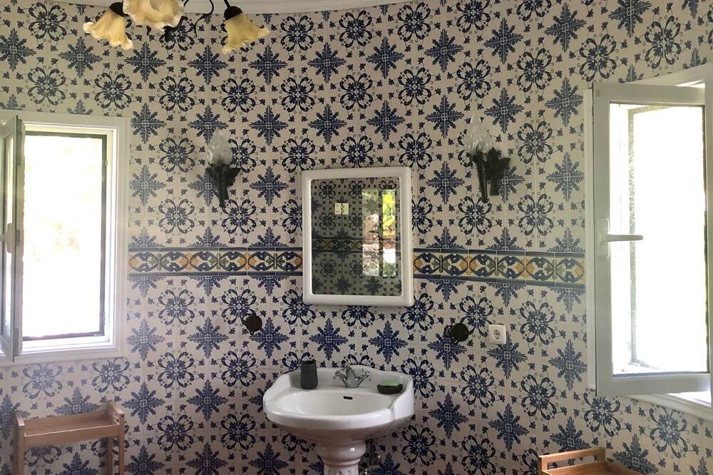 Photo of Bathroom in Mosteiros