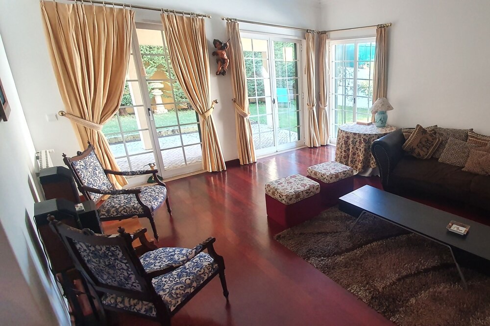 Photo of Livingroom in Oeiras