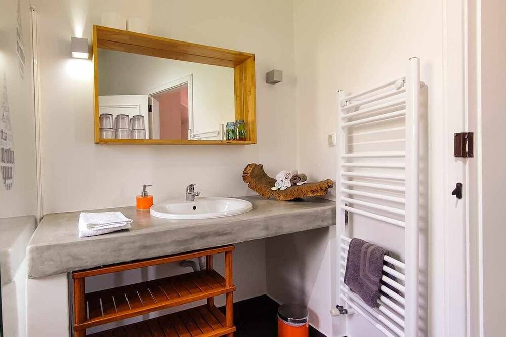 Photo of Bathroom in Camelo