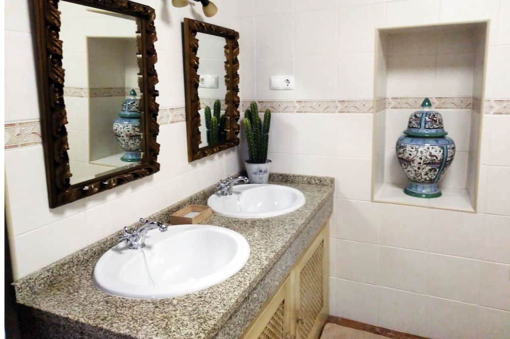 Photo of Bathroom in Murtosa