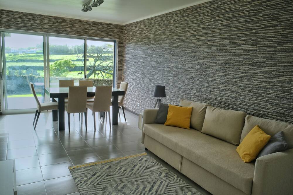 Photo of Livingroom in Capelas