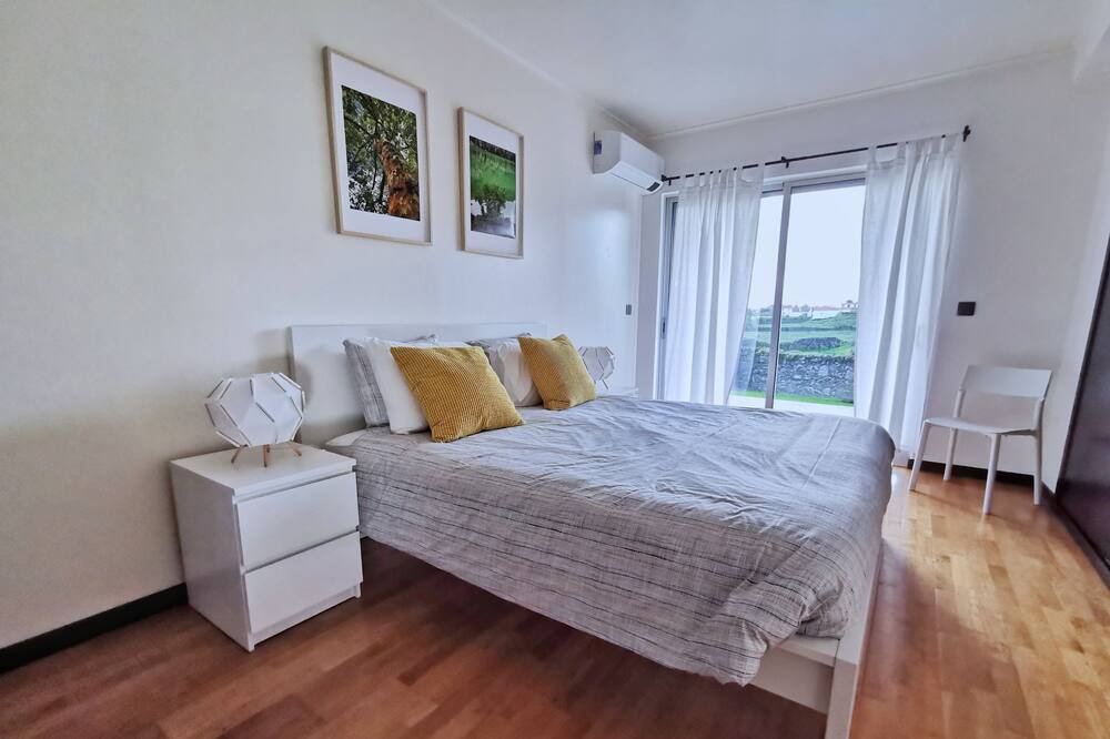 Photo of Bedroom in Capelas