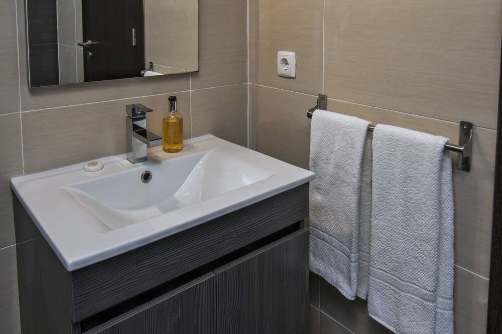 Photo of Bathroom in Capelas