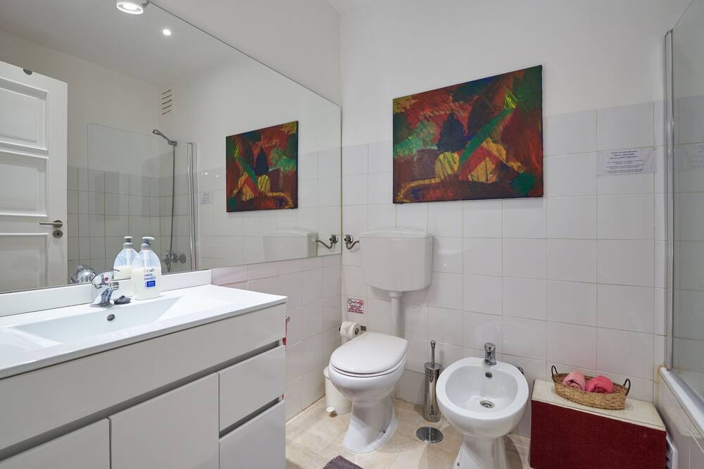 Photo of Bathroom in Avenida de Roma