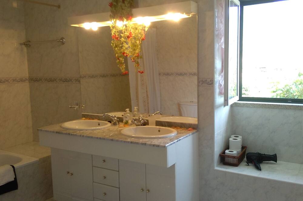 Photo of Bathroom in Mondim de Basto