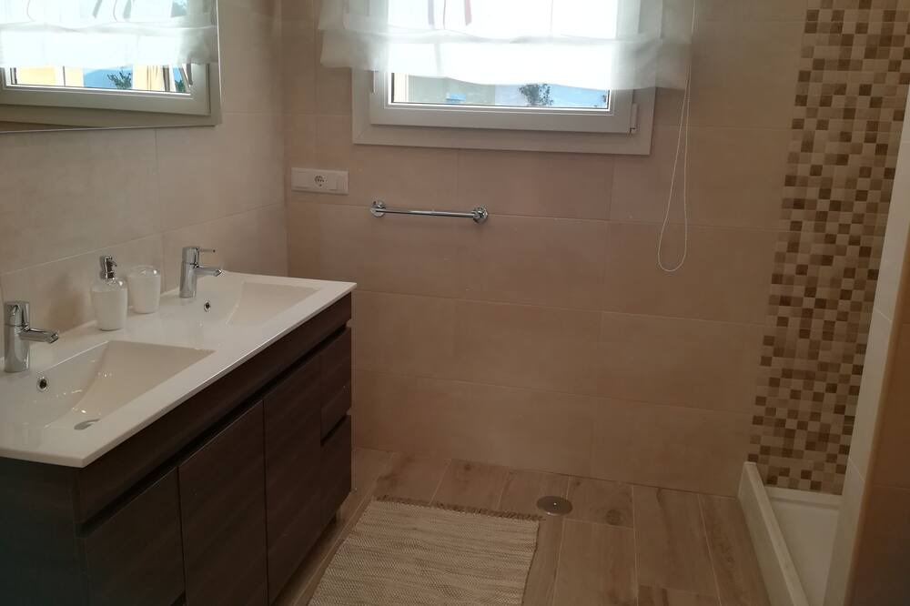 Photo of Bathroom in Alcobaca