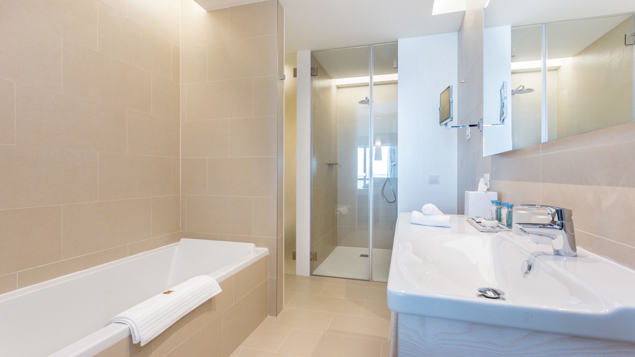 Photo of Bathroom in Meia Praia