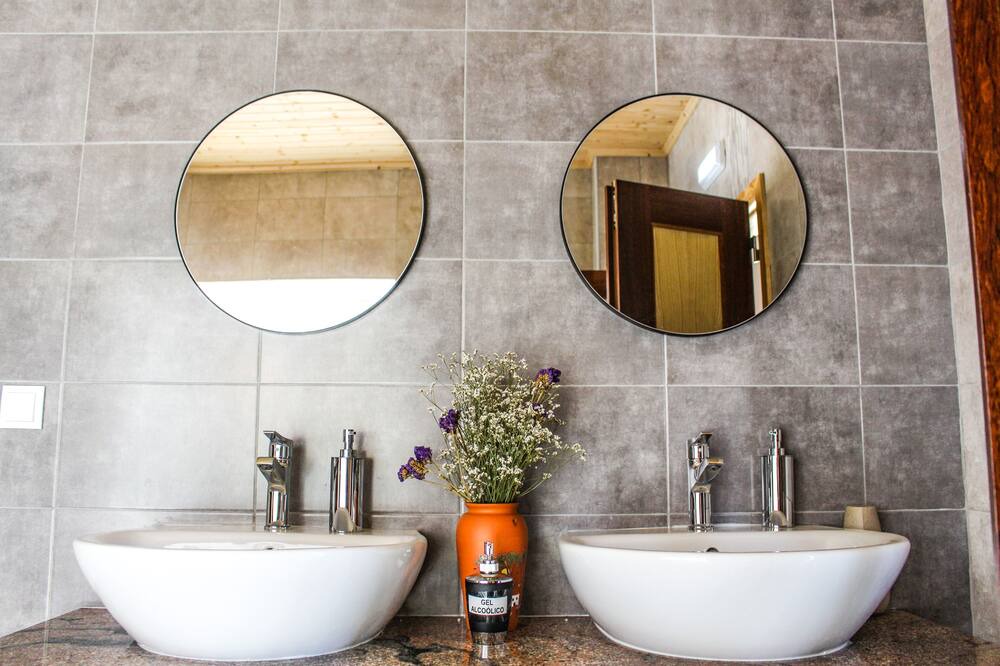 Photo of Bathroom in Gois