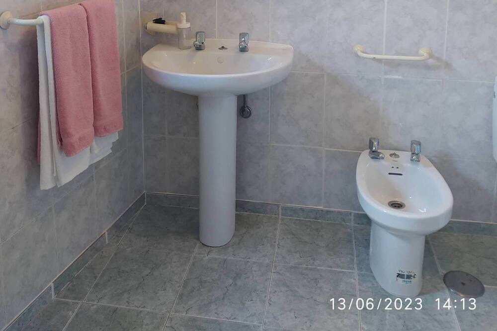 Photo of Bathroom in Bombarral