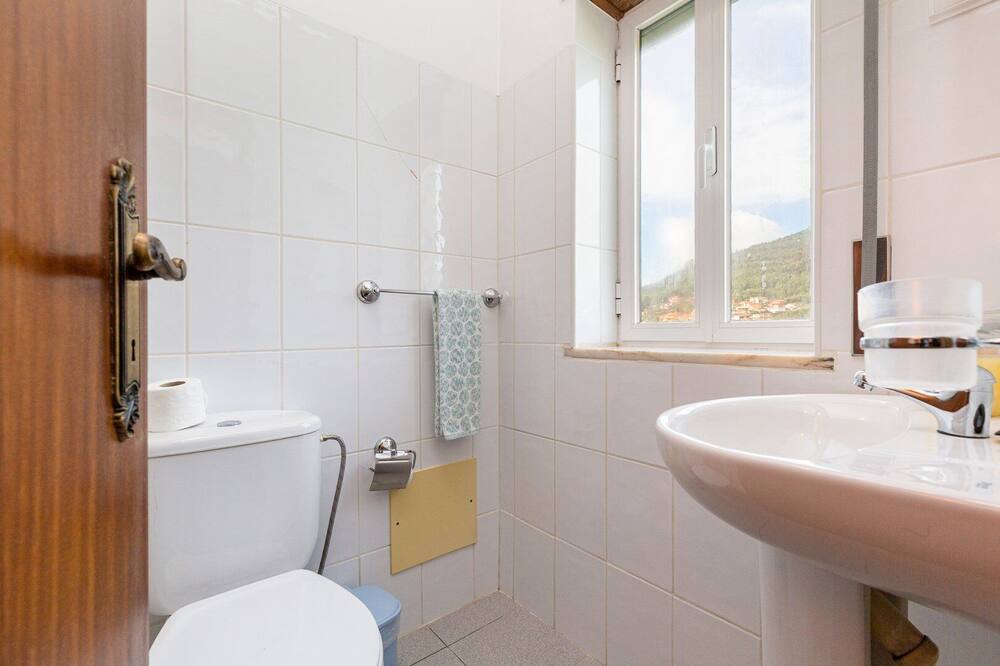 Photo of Bathroom in Penacova