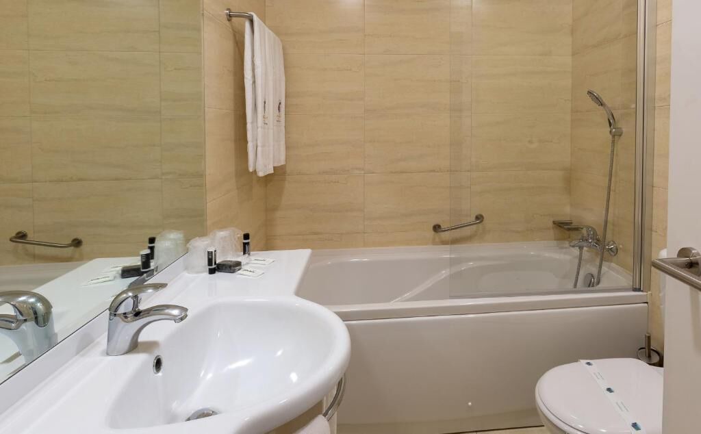 Photo of Bathroom in Gloria
