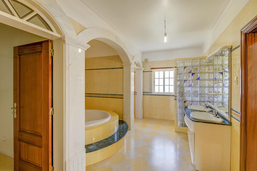 Photo of Bathroom in Parchal