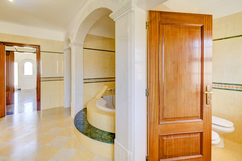 Photo of Bathroom in Parchal