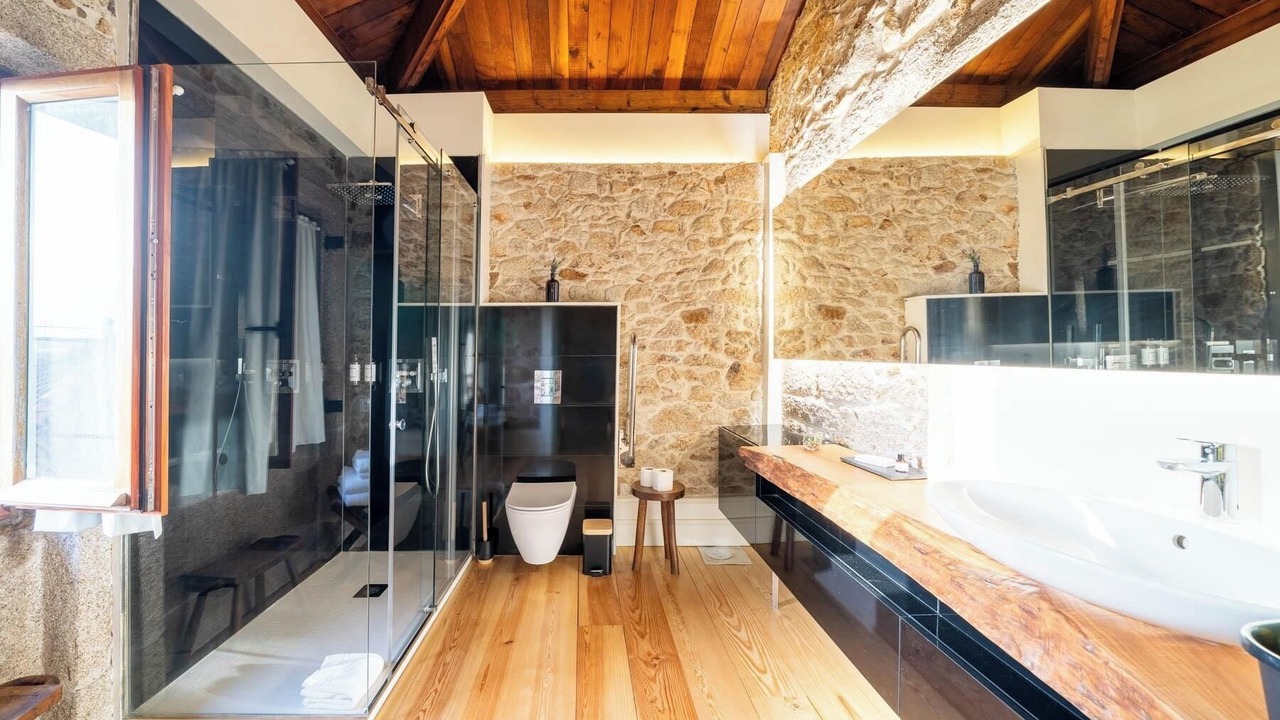 Photo of Bathroom in Folgosa