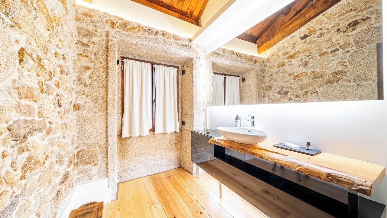Photo of Bathroom in Folgosa