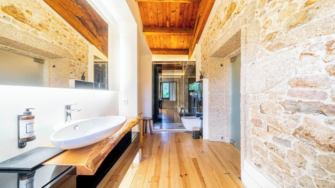 Photo of Bathroom in Folgosa