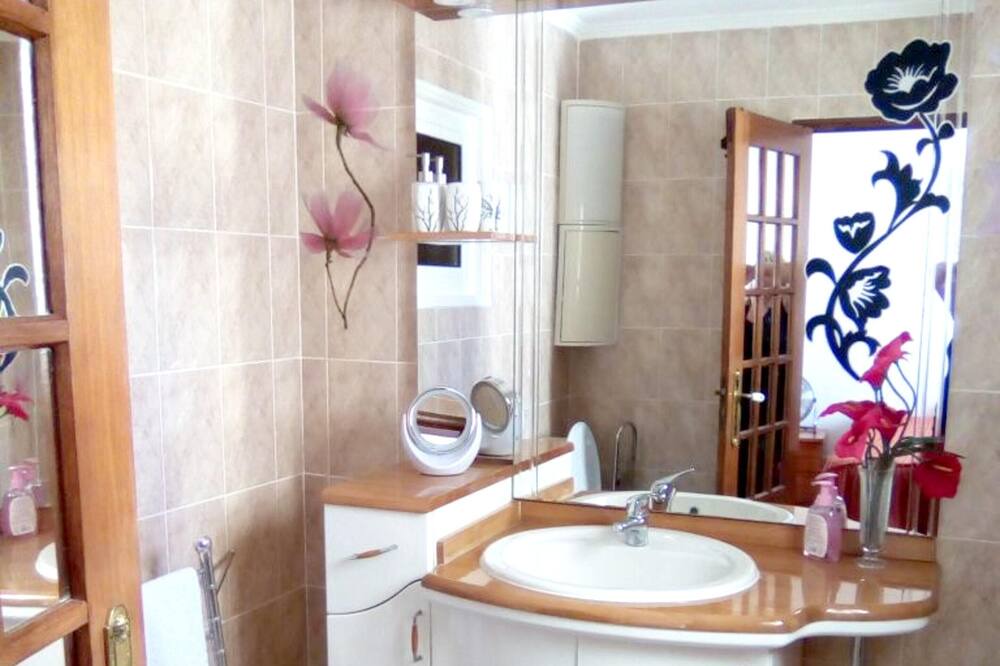 Photo of Bathroom in Corroios