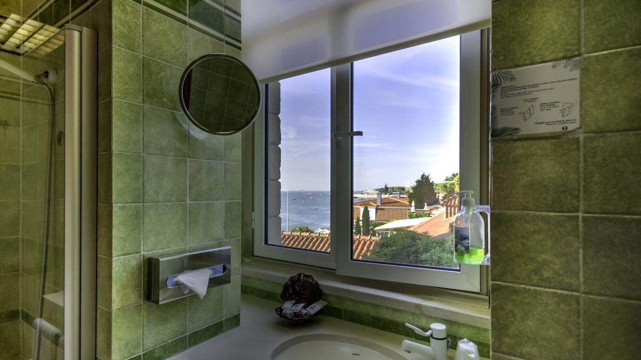 Photo of Bathroom in Paco De Arcos