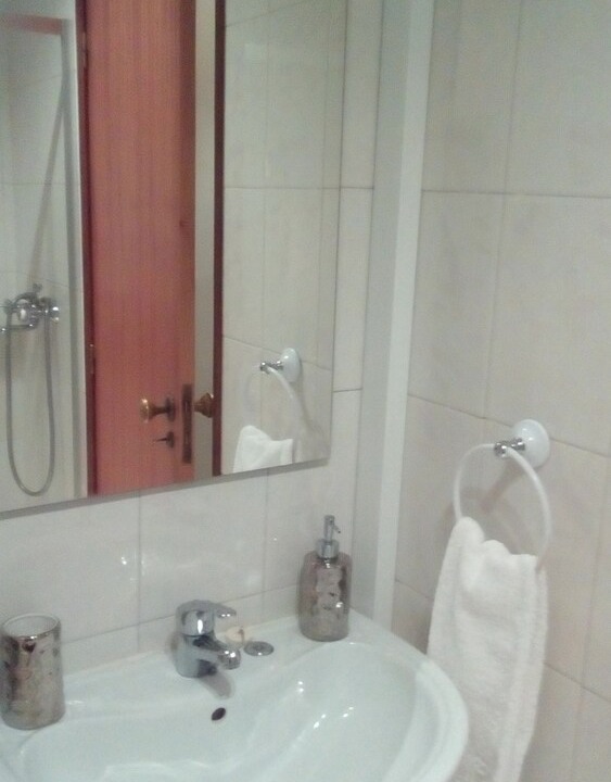 Photo of Bathroom in Coimbra City Centre