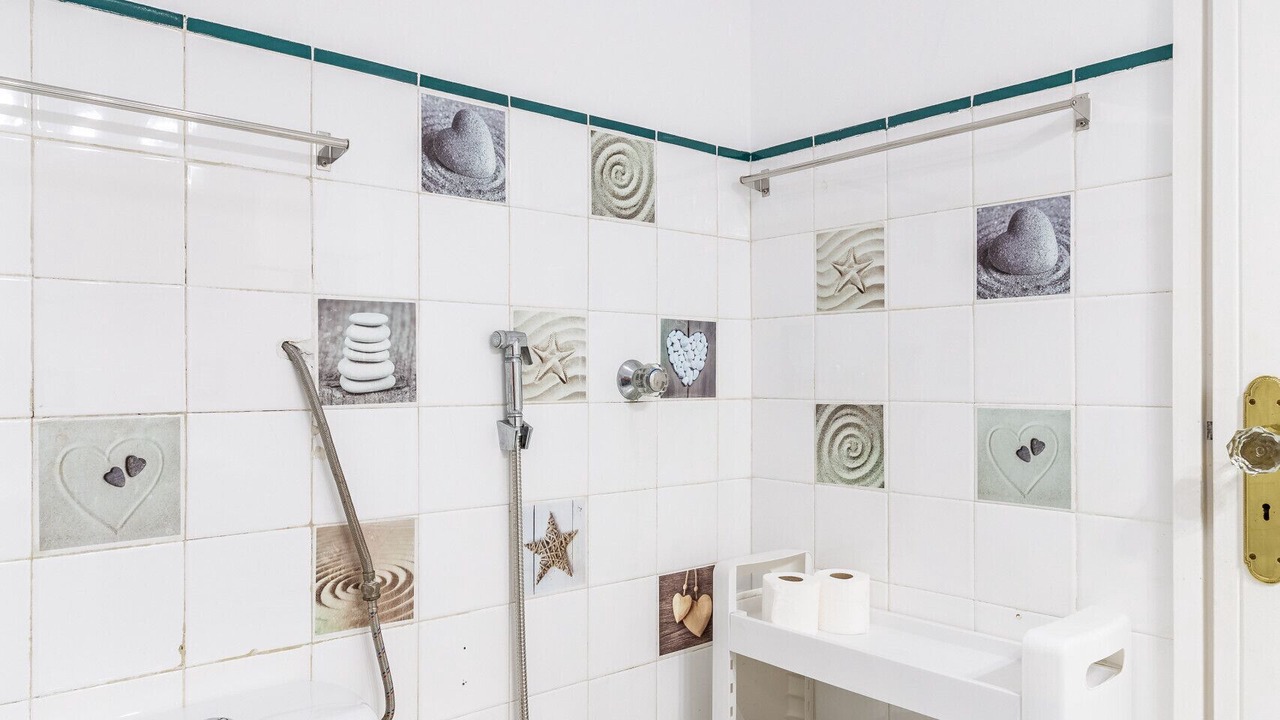 Photo of Bathroom in Mafamude