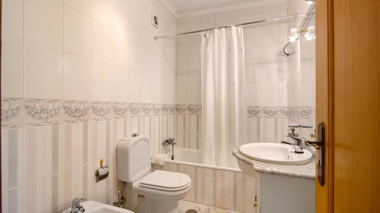 Photo of Bathroom in Quarteira
