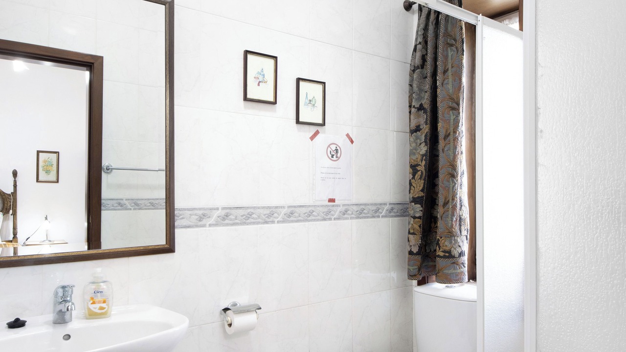 Photo of Bathroom in Rates