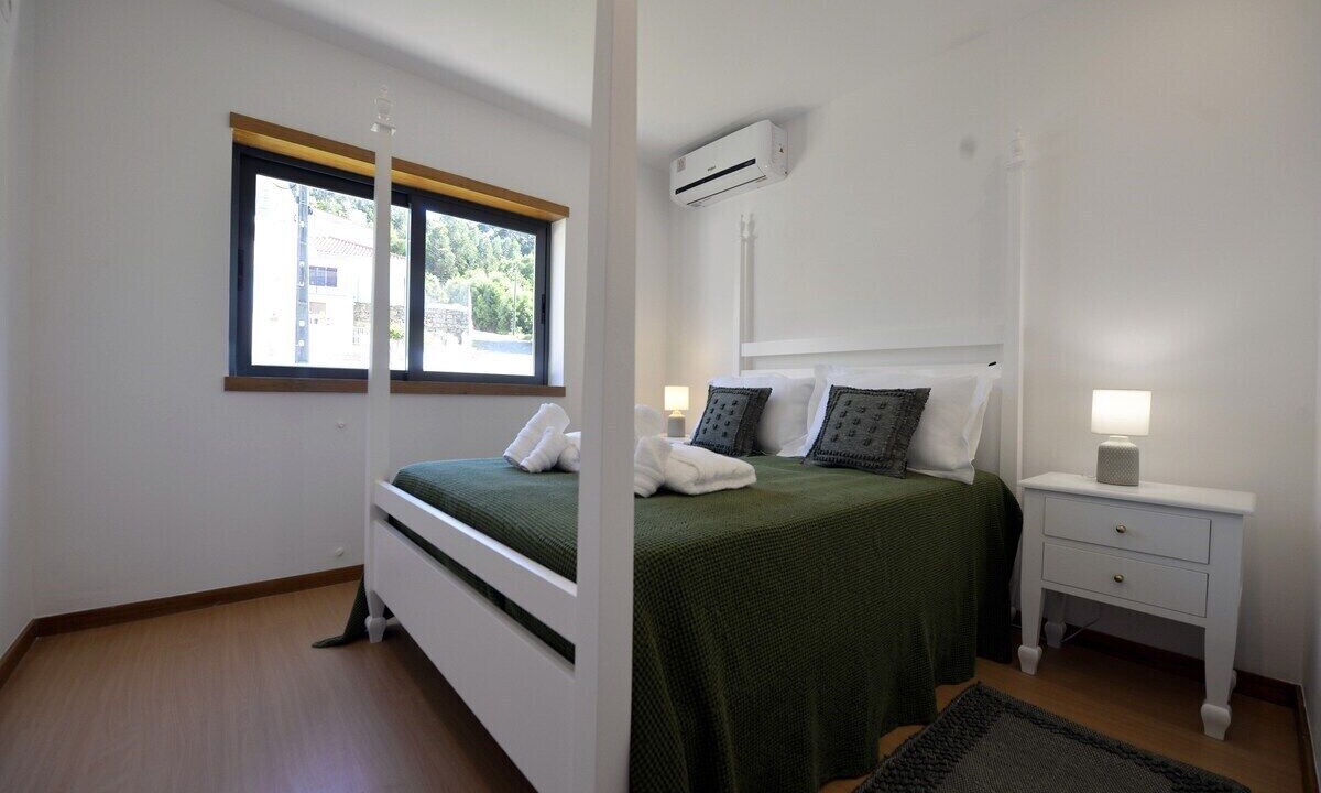 Photo of Bedroom in Caminha