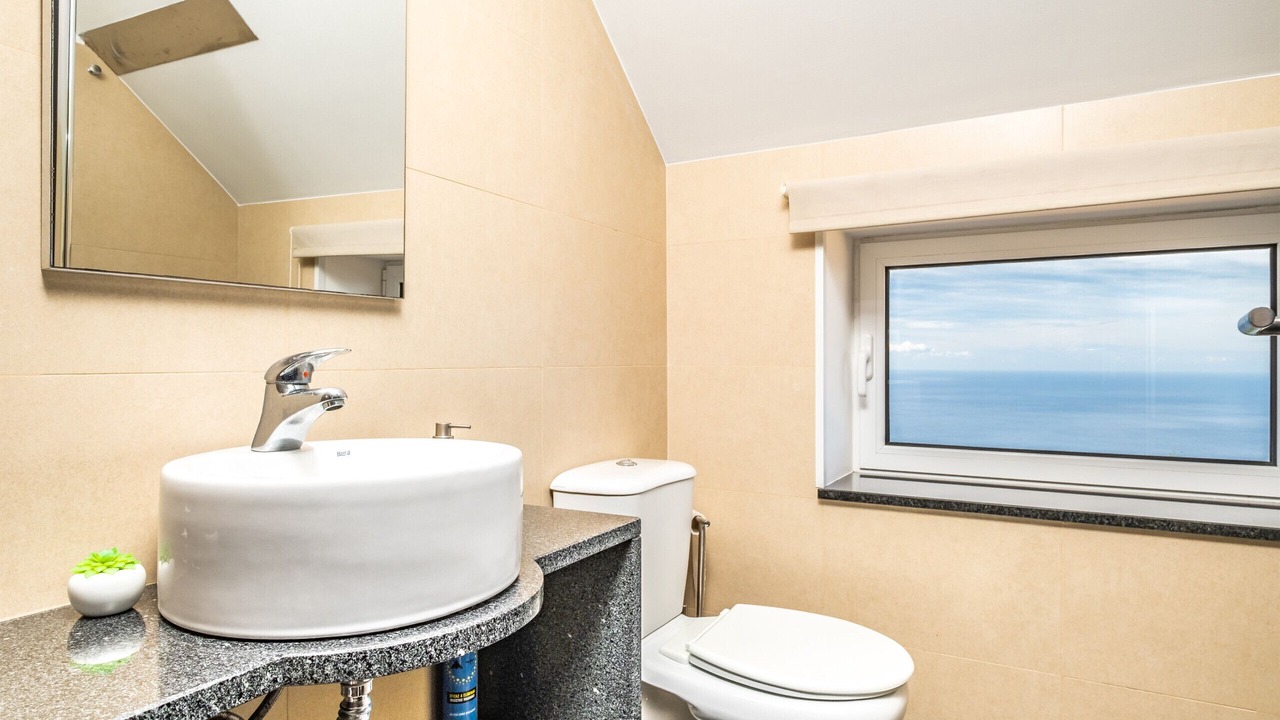 Photo of Bathroom in Faja da Ovelha