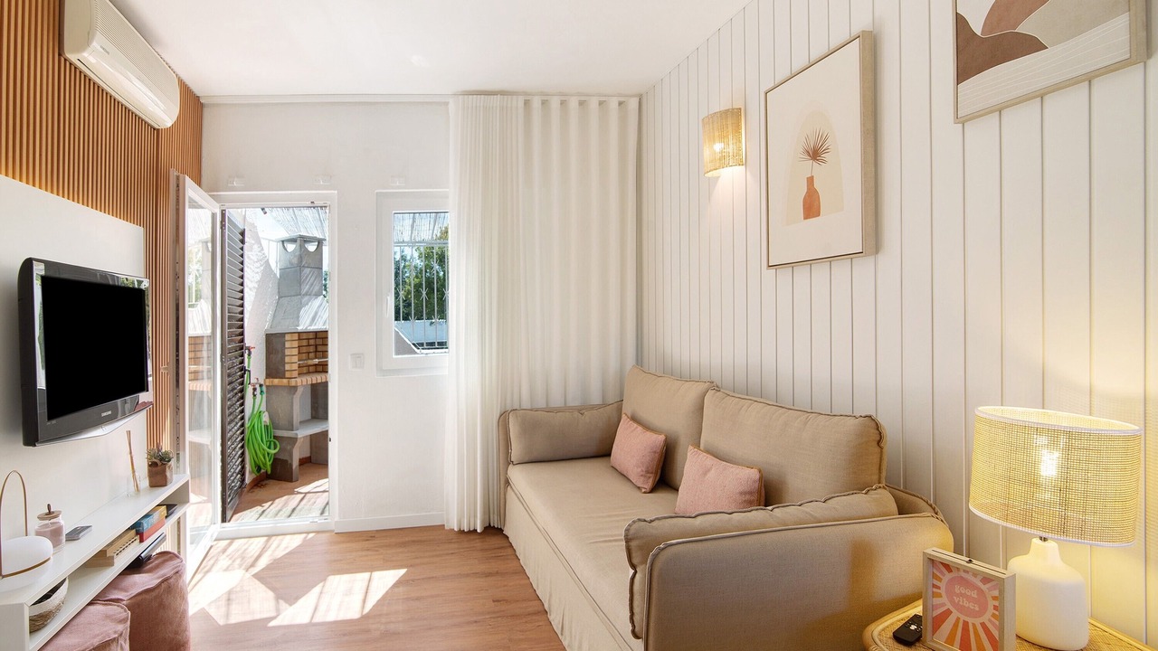 Photo of Livingroom in Canada