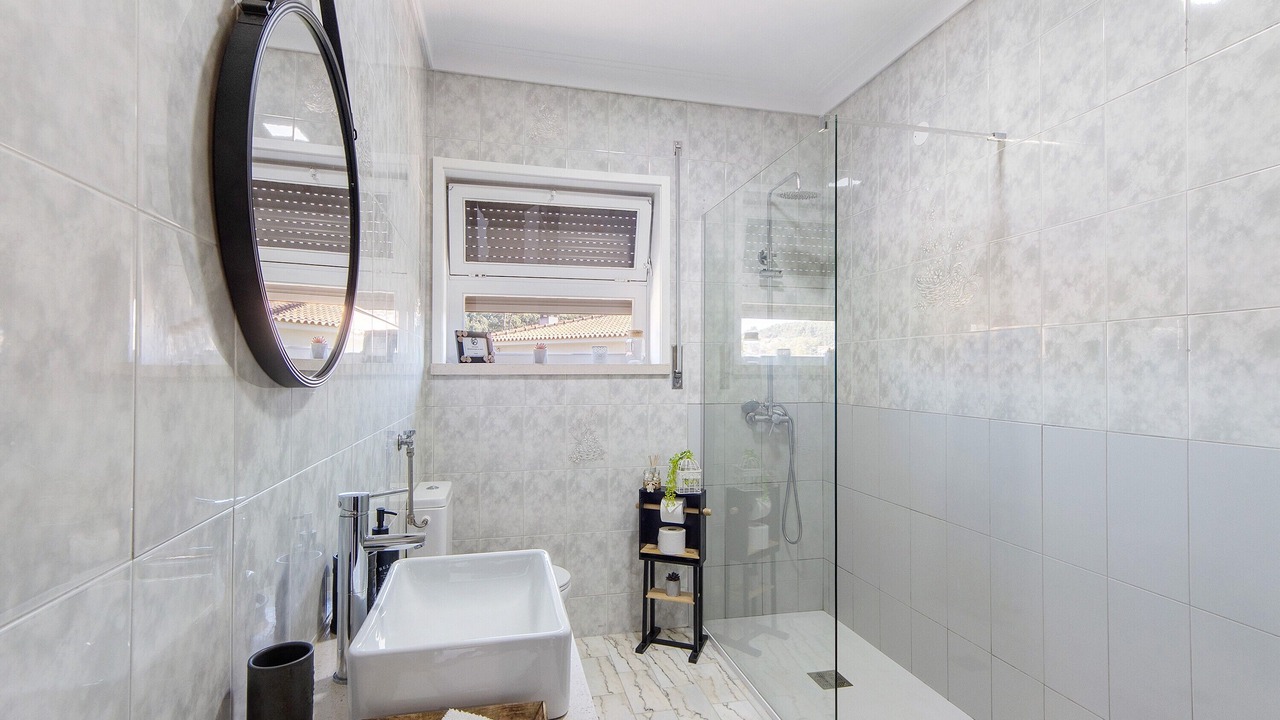Photo of Bathroom in Lourosa