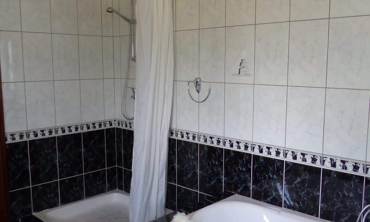 Photo of Bathroom in Paco