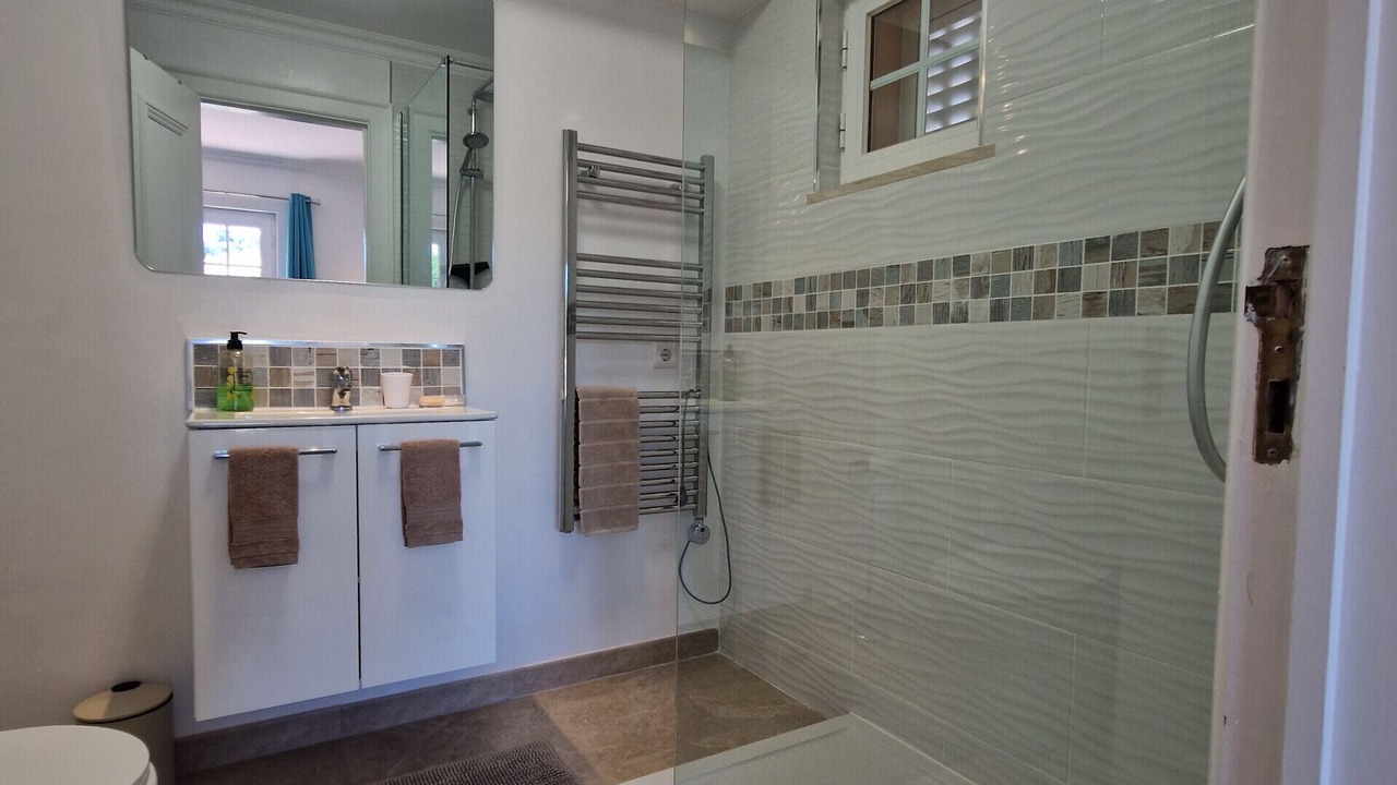 Photo of Bathroom in Sao Pedro de Penaferrim