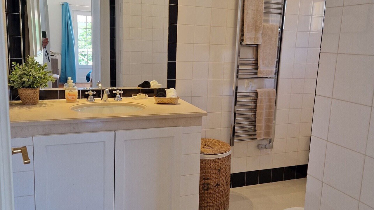 Photo of Bathroom in Sao Pedro de Penaferrim