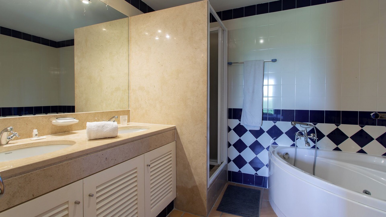 Photo of Bathroom in Quarteira