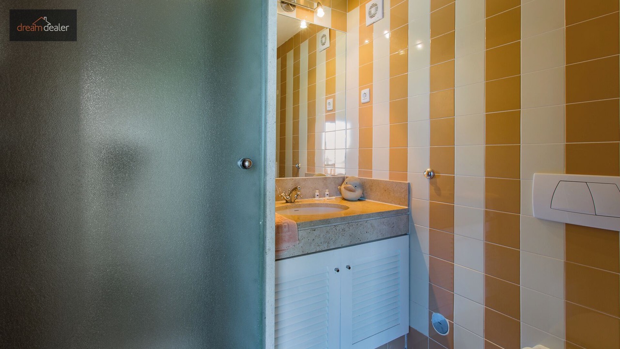 Photo of Bathroom in Quarteira