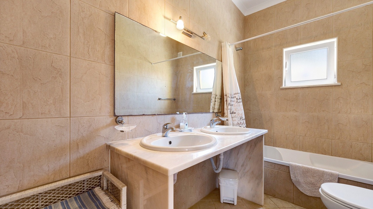Photo of Bathroom in Figueira