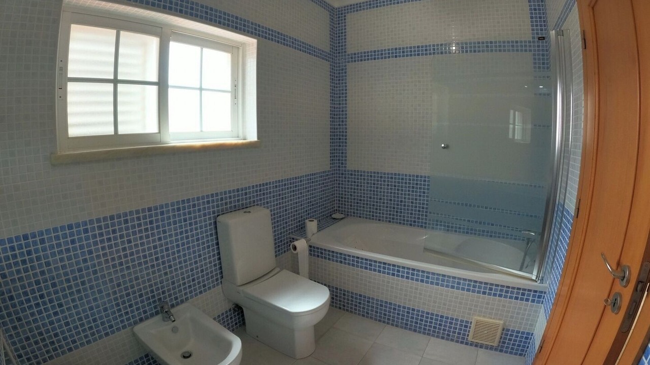 Photo of Bathroom in Corroios