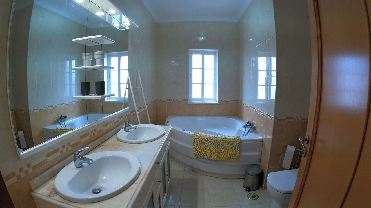Photo of Bathroom in Corroios