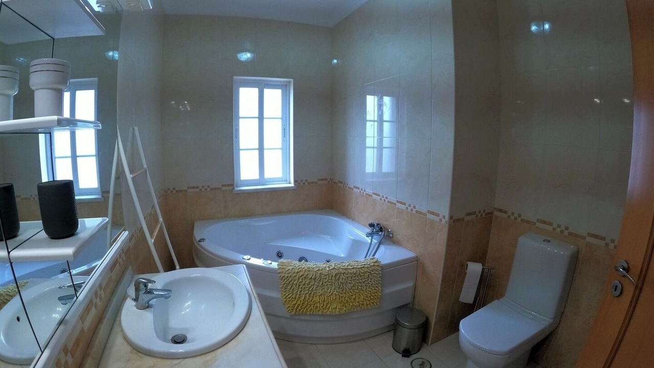 Photo of Bathroom in Corroios