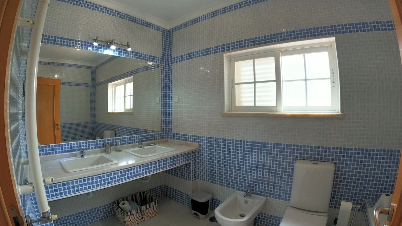 Photo of Bathroom in Corroios