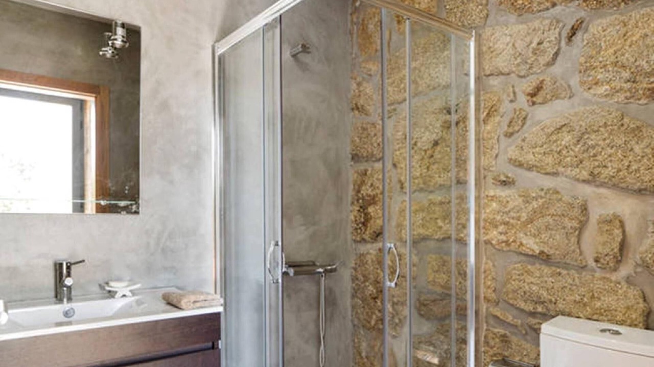 Photo of Bathroom in Tondela
