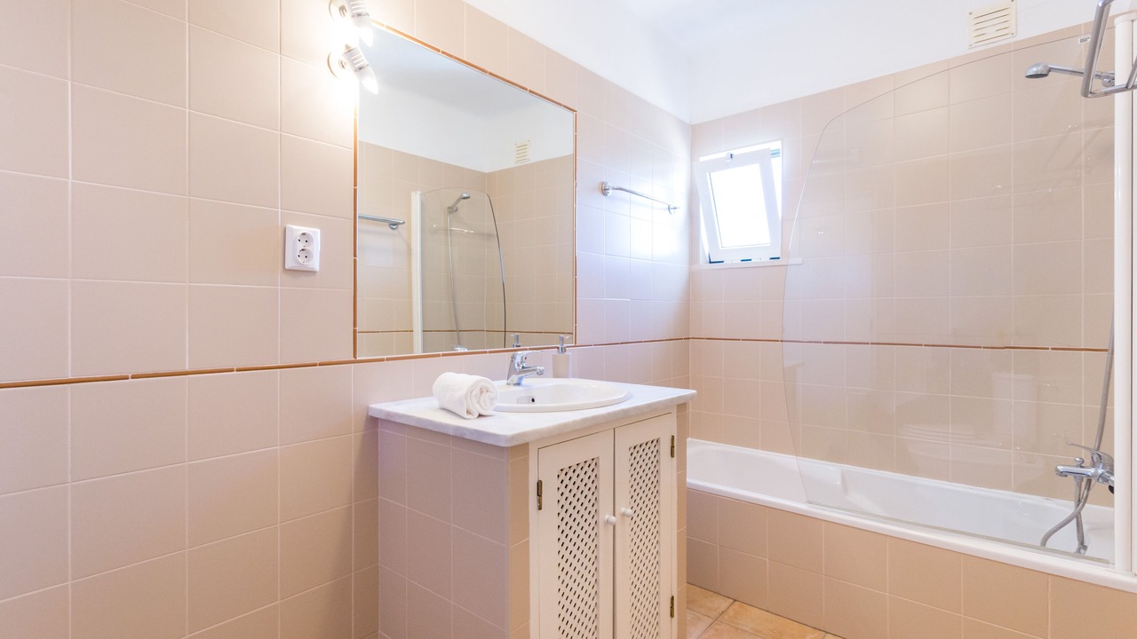 Photo of Bathroom in Meia Praia
