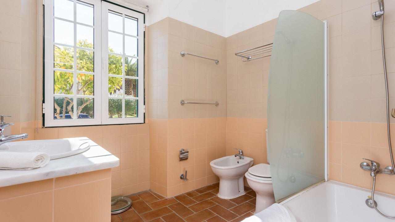Photo of Bathroom in Meia Praia